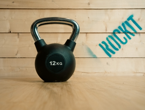 Afbeeldingen van Zwarte kettlebell 12 kg